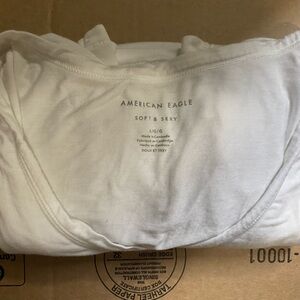 Large plain white v-neck soft short sleeve shirt